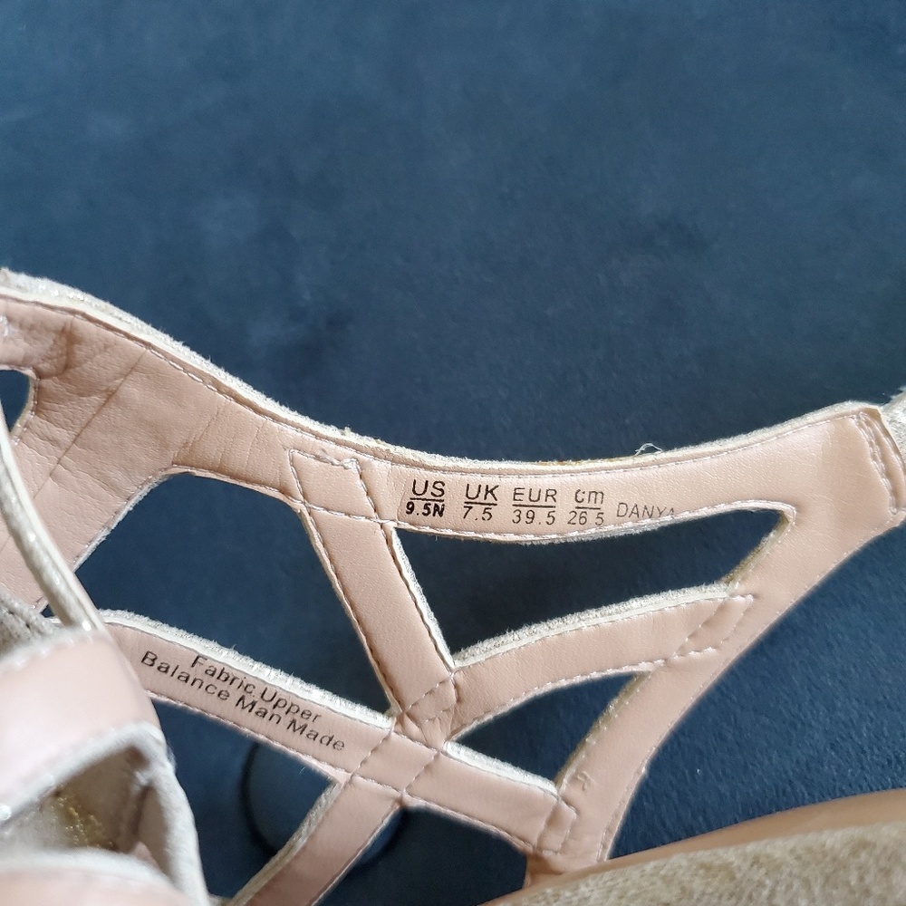 Naturalizer Dannya taupe gold heels 9.5N - Picture 3 of 7